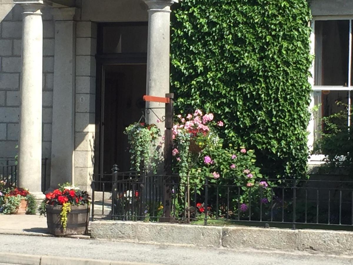 Old Bank House Bed & Breakfast Питърхед Екстериор снимка